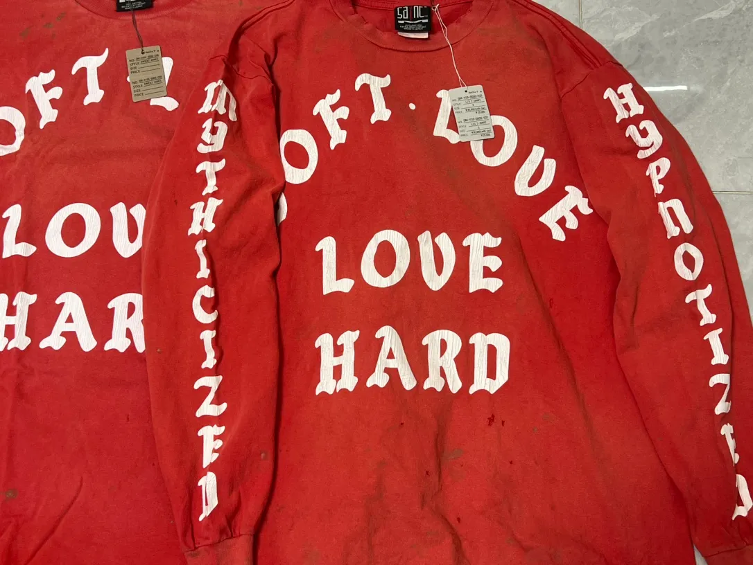 Proofing VS Authentic SAINT M×××××x SOFT LOVE LS_TEE/RED SOFT LOVE Red ripped long tee Washed red S-XL Garment dyeing Multi-digit frayed and worn Original uniform cracked retro print Multi-digit hand-made graffiti and splashed ink
